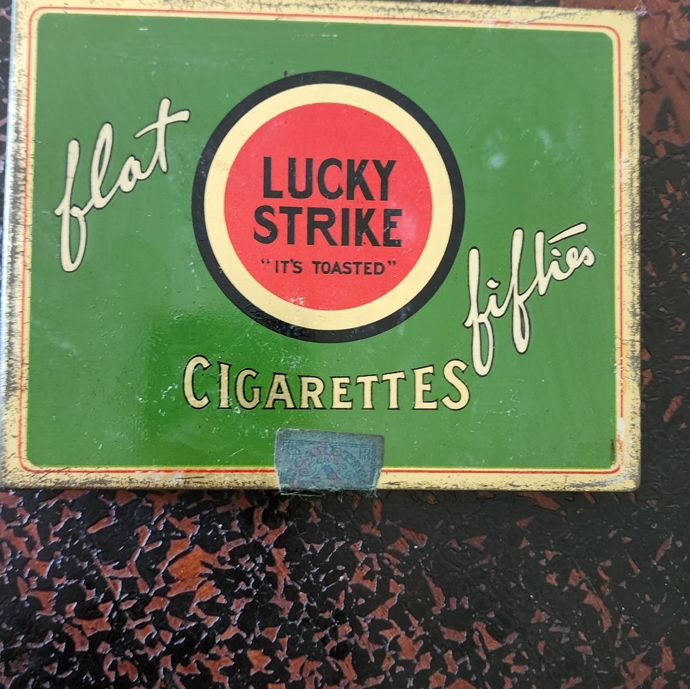Vintage lucky strike tin